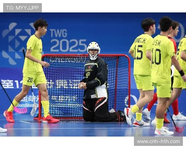 曲棍球突破推射攻入球门——激情与技巧的完美结合