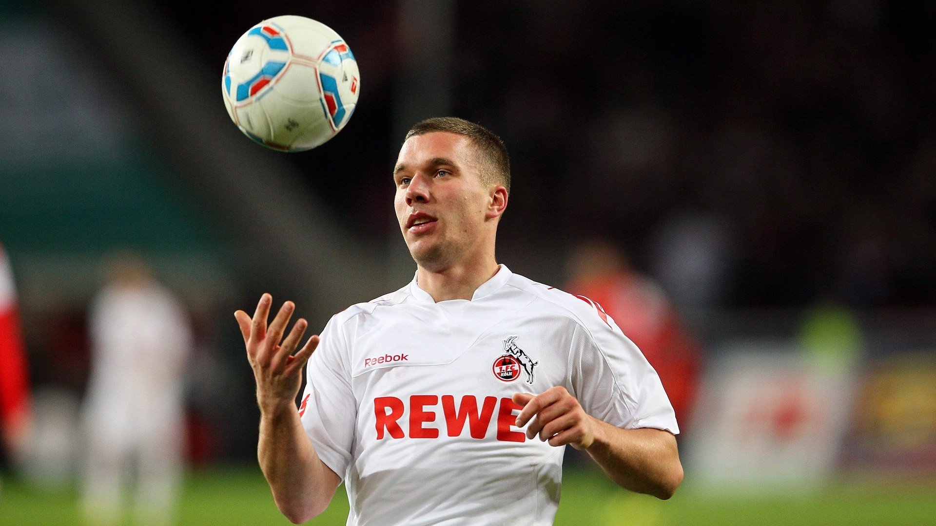 欧冠小组赛:巴萨三球完胜葡萄牙劲旅 莱万梅开二度状态火热